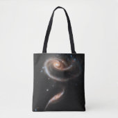 ARP 273 Interagerende sterrenstelsels in Andromeda Tote Bag (Voorkant)