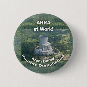 ARRA op het werk. Atom Bomb Factory is gesloopt. k Ronde Button 5,7 Cm