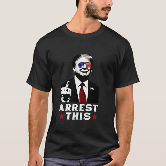 Arresteer deze Amerikaanse vlag Grappige Trump 202 T-shirt (Voorkant)