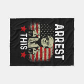 Arresteer deze Trump 2024 veroordeelde misdadiger  Fleece Deken (Voorkant (Horizontaal))