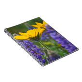 Arrowleaf Balsam Root en Lupine in Spring Bloom Notitieboek (Rechterzijde)