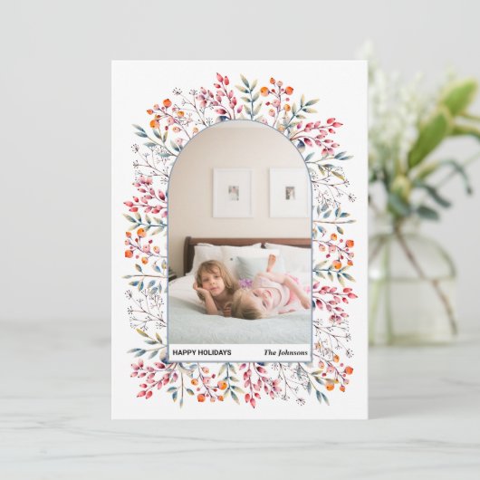 Arsenbladeren en bessen met stoffige blauwe kerstf feestdagenkaart (Staand voorkant)