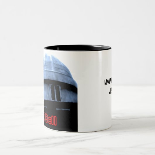 ART BELL WIL EEN RIDE COFFEE MOK NEMEN (Center)