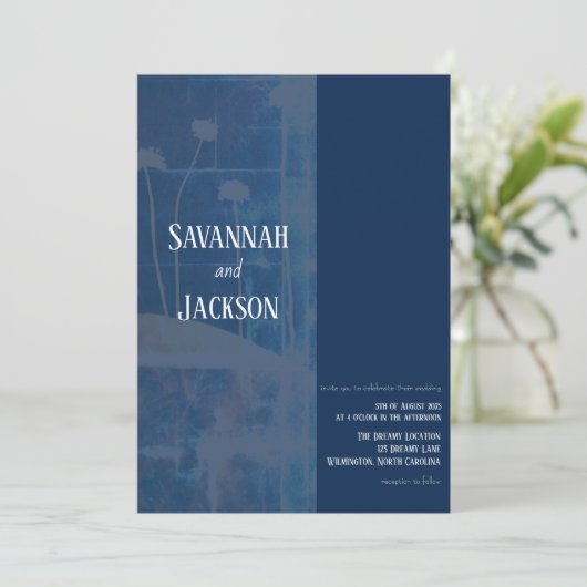 Art Blue Flower Unieke bruiloft uitnodiging (Staand voorkant)