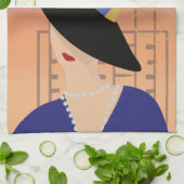 Art Deco 1930s Vrouw in Pet met Chrysler Building Theedoek (Gevouwen)