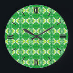 Art Deco-behangpatroon - groen en wit Grote Klok<br><div class="desc">Een ,  Art Deco-behangsel / gevlekt patroon - schoppen van helder groen en limoen met wit op een solide groene achtergrond</div>