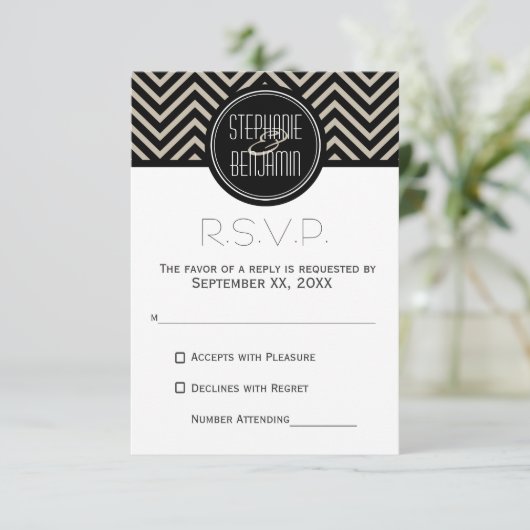 Art Deco Black en Beige Chevron Pattern RSVP Kaartje (Staand voorkant)