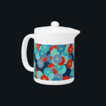 Art Deco-bloempatroon - blauw, turkooizen en rood Theepot<br><div class="desc">Een Art Deco-patroon gebaseerd op een traditioneel,  gestileerd chrysanthemumpatroon gebruikt in Japanse textielproducten,  in tinten blauw,  turquoise en helder rood,  geschetst in goud,  op een donkerblauwe achtergrond</div>