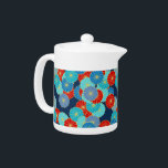 Art Deco-bloempatroon - blauw, turkooizen en rood Theepot<br><div class="desc">Een Art Deco-patroon gebaseerd op een traditioneel,  gestileerd chrysanthemumpatroon gebruikt in Japanse textielproducten,  in tinten blauw,  turquoise en helder rood,  geschetst in goud,  op een donkerblauwe achtergrond</div>