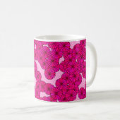 Art Deco bloempatroon - magenta op roze Koffiemok (Voorkant rechts)