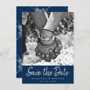 Art Deco Filigree Zilvergrijs op marineblauwe fo Save The Date