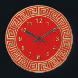 Art Deco Gold Red - Griekse goudmarkers Grote Klok<br><div class="desc">Art-Deco Goud Rood Grieks Key Border,  Gouden Markers Wandklok ======== Een klassieke art deco gouden kleur rand op een rode achtergrond. De cijfers zijn ook in goud.</div>