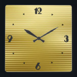 Art Deco Gold Satin Stripes Vierkante Klok<br><div class="desc">Een elegant Kunstdeco geometrisch gestript patroon in een faux goudverzadigingsgradiënt met grote zwarte aantallen in een Deco doopvont</div>