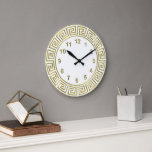 Art Deco Gold White - Griekse goudmarkers Grote Klok<br><div class="desc">Art-Deco Gold White — Griekse Key Border,  Gold Markers Wall Klop een klassieke gouden kunstdecogoudgrens op een witte achtergrond. De numerieke markeringen zijn ook in goud.</div>
