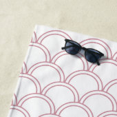 Art Deco golfpatroon roze flamingo Strandlaken (In situ)