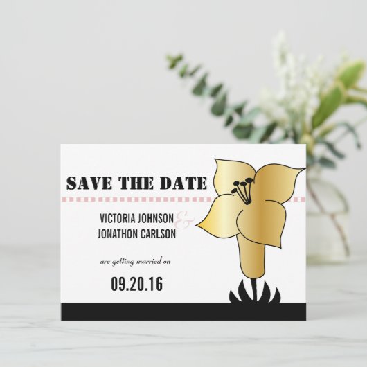 Art Deco Lily Modern Typography Wedding Invite Kaart (Staand voorkant)