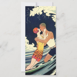 Art Deco Lovers Kiss in The Waves bij Beach