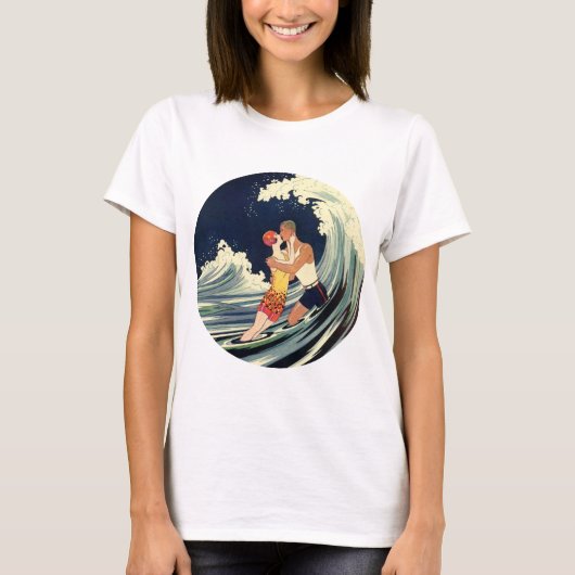  Art Deco Lovers Kiss in The Waves bij Beach T-shirt (Voorkant)