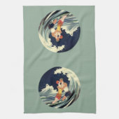  Art Deco Lovers Kiss in The Waves bij Beach Theedoek (Verticaal)