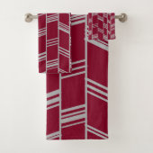 Art Deco Maroon Bad Handdoek (Insitu)