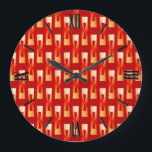 Art Deco Metallic Geometric - Red en Coral Grote Klok<br><div class="desc">Art Deco Industrial Chic geometrisch patroon in een metallisch 3-D effect - schoppen van koraal sinaasappel op diep rood</div>