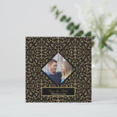 Art Deco Nouveau Kant Damast Gouden Calligrafie Save The Date (Staand voorkant)