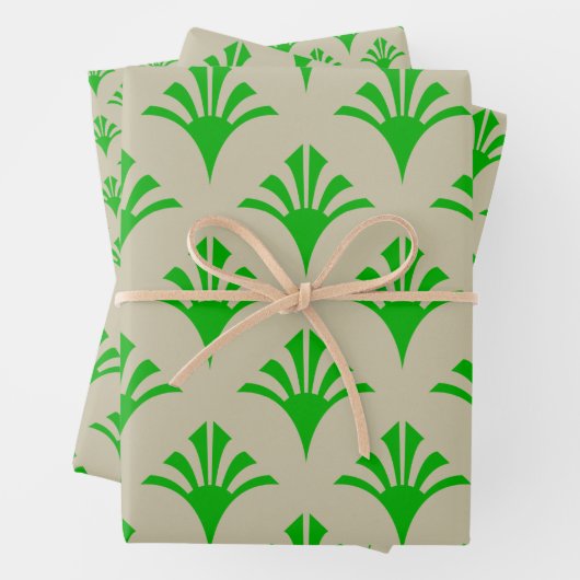 Art Deco Patroon 02 - Donker Lime Groen op Gebroke Inpakpapier Vel (In situ)