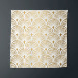 Art Deco Pattern Naadloze witte en gouden ruggengr Wandkleed<br><div class="desc">Art Deco Pattern Naadloze witte en gouden achtergrond. Metaalschalen en schalen,  voor sierdoeleinden. Minimalistisch geometrisch ontwerp.  lijnen. Moties uit de jaren 1920-30. Luxury vintage bruiloft decoratie</div>