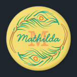 Art Deco Peacock Feather Monogram Stencil Magneet<br><div class="desc">Dit mooie, moderne decoratieve stencil koelkastmagneet ontwerp ziet er uit Art Deco / Art Nouveau 20's stijl. In het midden kunt u jouw naam en monogram toevoegen in de cirkel die is gemaakt van een abstract motief met een pauwenveer. De kleuren zijn groen, blauwgroen, blauwgroen, sinaasappel, bruin en rood op...</div>