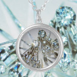 Art Deco  Rhinestones Retro Glam Zilver Vergulden Ketting<br><div class="desc">Voeg wat retro glam stijl met afbeeldingen van Art Deco strass oorbellen op een chique glamoureuze hanger ketting. Het is een leuke manier om elegantie en glamour toe te voegen door gewoon het ritme aan te trekken met deze elegante en glamoureuze sieraden. Het is mooi en leuk. Dit afbeelding is...</div>