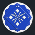 Art Deco sapphire blue geometrisch patroon Grote Klok<br><div class="desc">Kunstdeco,  gestileerd,  wit op saffierblauw geometrisch patroon in gestapelde,  drieduizende vormen met gevlekte randen - digitale kunst</div>