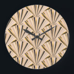 Art Deco Schalen: Geometrische Gouden Glamour Grote Klok<br><div class="desc">Geometrische kleur naadloos patroon. Abstracte ventilator, schalen, shell textuur. Squama stijl, art deco achtergrond met beige en gouden lijnen. Decoratief luxe textiel, behang, inpakpapier vullen Luxe geometrisch patroon met gouden tinten. Verhoog uw decor met een vleugje weelde. Geometrische ventilator en shell patroon met luxe gevoel. geometrisch, achtergrond, patroon, abstract, illustratie,...</div>