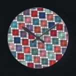 Art Deco Squares Ronde Klok<br><div class="desc">Deze muurklok heeft een kunstdecoontwerp van vierkanten die van overlappende hoeken in retro schaduwen van blauw en roze worden gemaakt.</div>