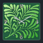 Art Deco Stylized Fern, Shades of Green Vierkante Klok<br><div class="desc">Een gestileerde,  Art Deco-vormgeving met behang in een zacht,  gehuld,  groen verloop tegen een diepe,  smaragdgroene achtergrond,  met zilvernummers</div>