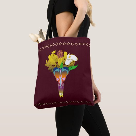Art Deco Vase with Golden Flowers Tote Bag (Dichtbij)