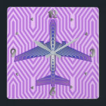 Art Deco-vliegtuig, Violet Paars en Silver Grey Vierkante Klok<br><div class="desc">Klok in een Kunstdeco geïnspireerd concept van een futuristisch vliegtuig,  in een gestreepte,  zijdeachtige gradiënt van lila tot diep violet paars,  met banden van zilver grijs/grijs,  op een pastel lila en orchidee,  Deco achtergrond</div>