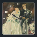 Art Deco Wedding Bride en Groom Passen getrouwd Vierkante Klok<br><div class="desc">illustratie liefde en romance kunst deco afbeelding met een bruid en groom die door het gangpad lopen na de huwelijksceremonie. Het man draagt een tuxedo en de vrouw draagt een witte trouwjurk en draagt een bouquet van hoofdbloemen. Het gelukkige pasgetrouwde stel begint hun huwelijk.</div>