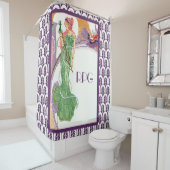 Art Deco Woman in Green met Monogram Douchegordijn (In situ)
