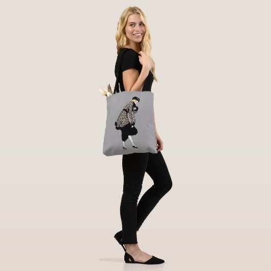  Art Deco Woman in luipaard Tote Bag (Op model)