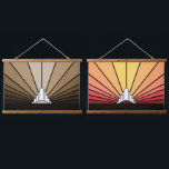 Art deco zon in tan/dageraad hangend wandkleed<br><div class="desc">Een klassiek art deco stijl zonnepatroon. Een iconisch patroon van de zon die opkomt van achter een gestileerd art deco-vormig gebouw. Een eenvoudig maar elegant ontwerp,  trouw aan het tijdperk.</div>