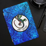 Art Gecko iPad Pro Cover<br><div class="desc">Art Gecko Deze telefoonhoes is versierd met een prachtig sprankelend multicolor gekko silhouet in een cirkel. De achtergrond is een glitterblauw patroon dat water herinnert. Het grappige tekst gezegde "Art Gecko" is een verwijzing naar "Art Deco",  je kunt het aanpassen zoals je wilt.</div>