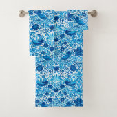Art Nouveau Bird and Flower Tapestry, Blue & White Bad Handdoek (Insitu)
