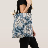  Art Nouveau, Blue Garden Iris Flowers Tote Bag (Dichtbij)