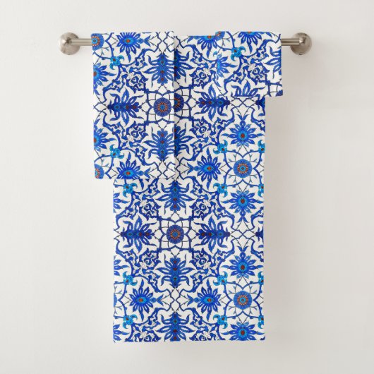 Art Nouveau Chinese Tile, Cobalt Blue en White Bad Handdoek (Insitu)