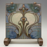 Art Nouveau Elegantie Jade Brons Tegeltje<br><div class="desc">Ervaar de allure van de Art Nouveau beweging met deze betoverende keramische tegel die kunstzinnig jade groen en bronzen tinten versmelt. Het beschikt over een elegant, symmetrisch ontwerp dat doet denken aan natuurlijke vormen en structuren, een handtekening van de periode. De sierlijke lijnen en rondingen worden gemarkeerd in een gepolijste...</div>