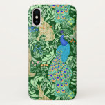 Art Nouveau Peacock Print, Cobalt Blue en Green Case-Mate iPhone Case<br><div class="desc">Kunst Nieuw-veau patroon gebaseerd op een  wandtapijt van William Morris geïnspireerd weefsel dat een bosgebied weergeeft met pauzes,  hazen en vossen,  digitaal gemaakt in kobalt blauw,  turquoise en neutraal op een donkerbos groene achtergrond voor de blik van een traditionele tapestry</div>