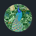 Art Nouveau Peacock Print, Cobalt Blue en Green Ronde Button 7,6 Cm<br><div class="desc">Kunst Nieuw-veau patroon gebaseerd op een  wandtapijt van William Morris geïnspireerd weefsel dat een bosgebied weergeeft met pauzes,  hazen en vossen,  digitaal gemaakt in kobalt blauw,  turquoise en neutraal op een donkerbos groene achtergrond voor de blik van een traditionele tapestry</div>