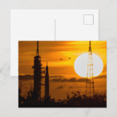 Artemis Moon Rocket in Dawn Briefkaart (Voorkant / Achterkant)