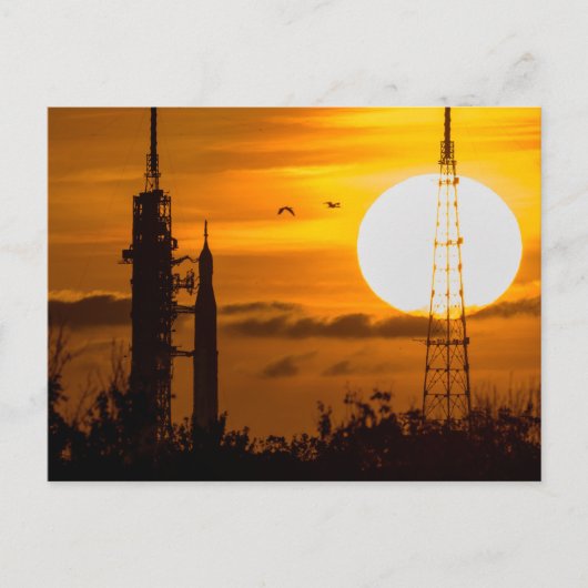 Artemis Moon Rocket in Dawn Briefkaart (Voorkant)