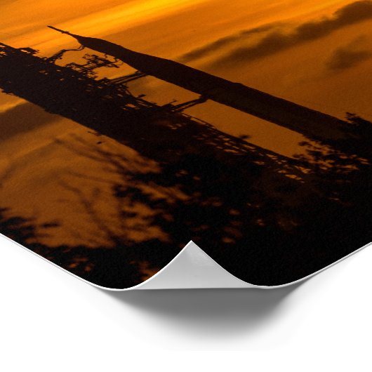 Artemis Moon Rocket in Dawn Poster (Hoek)